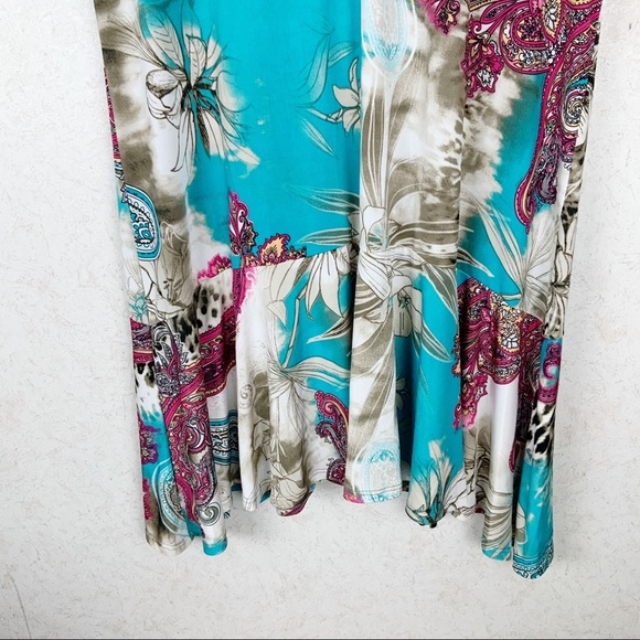 Boutique style Leopard paisley floral sharkbite top - Picture 4 of 8